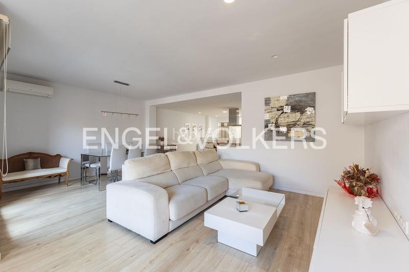 Foto d857ae97-48c0-4e3f-a885-722aa5c48499. Alquiler ático exclusivo apartamento semi amueblado con garaje en Valencia