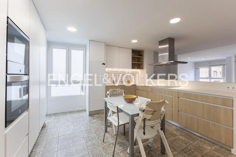 Foto ddf79969-f77d-4dfd-b320-0ce42c569c8f. Alquiler ático exclusivo apartamento semi amueblado con garaje en Valencia