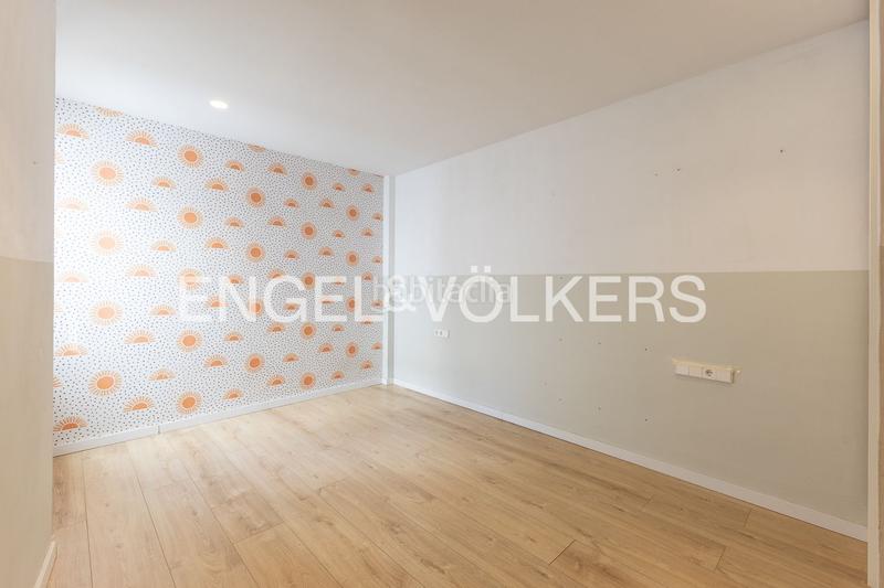 Foto fb4837f8-8f56-4d46-9018-f53e7a630b90. Alquiler ático exclusivo apartamento semi amueblado con garaje en Valencia