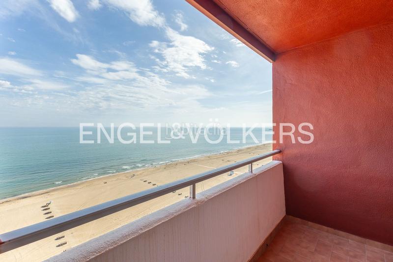 Foto 1ee658f3-f8b9-474a-bd4d-dc2b43aeb97e. Àtic amb calefacció aparcament a Playa de Gandía Gandia