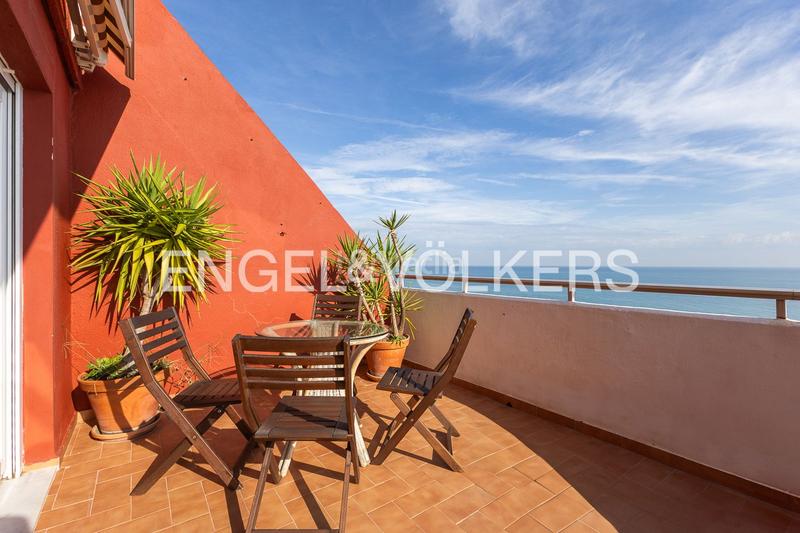 Foto a598cf5a-5b9a-4fa5-9bda-e8d5c309543c. Àtic amb calefacció aparcament a Playa de Gandía Gandia