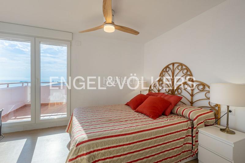 Foto e25041ba-ad41-43c2-b710-8bbae5047086. Àtic amb calefacció aparcament a Playa de Gandía Gandia