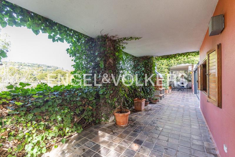 Foto 14caca6e-37cb-45c3-8d7d-f1285a89849f. Casa amb calefacció aparcament piscina a El Bosque Chiva