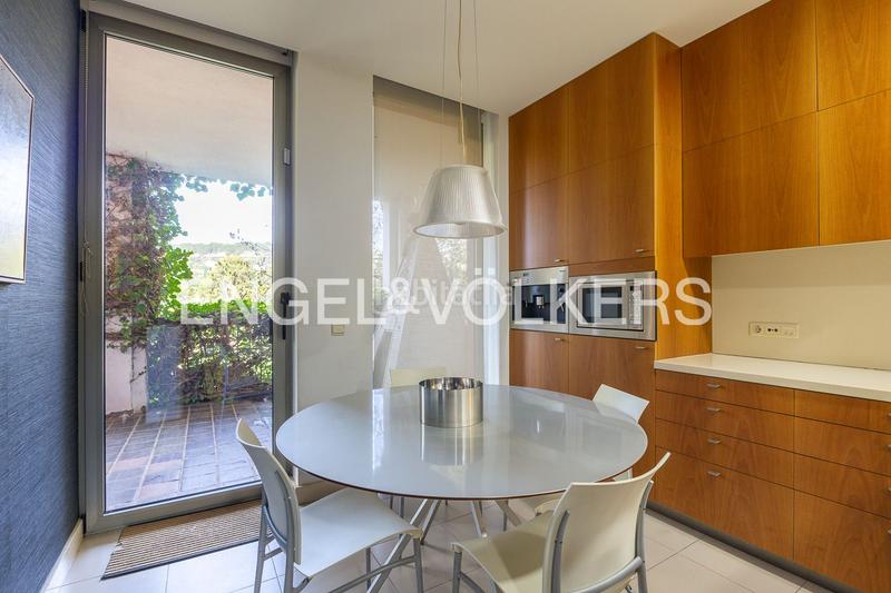 Foto 1a788dd2-bbfd-4090-ba0d-63a798eb2928. Casa amb calefacció aparcament piscina a El Bosque Chiva