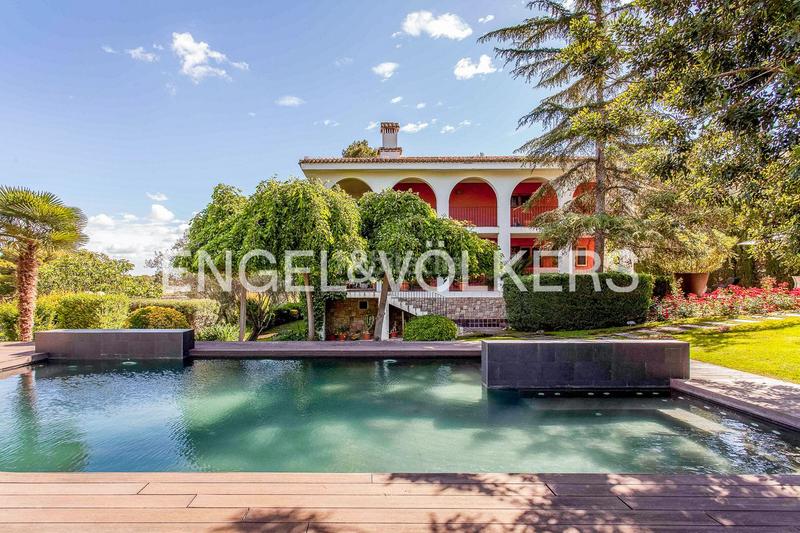 Foto 28703522-57f6-4b92-bb03-971bcc7aca8a. Casa amb calefacció aparcament piscina a El Bosque Chiva