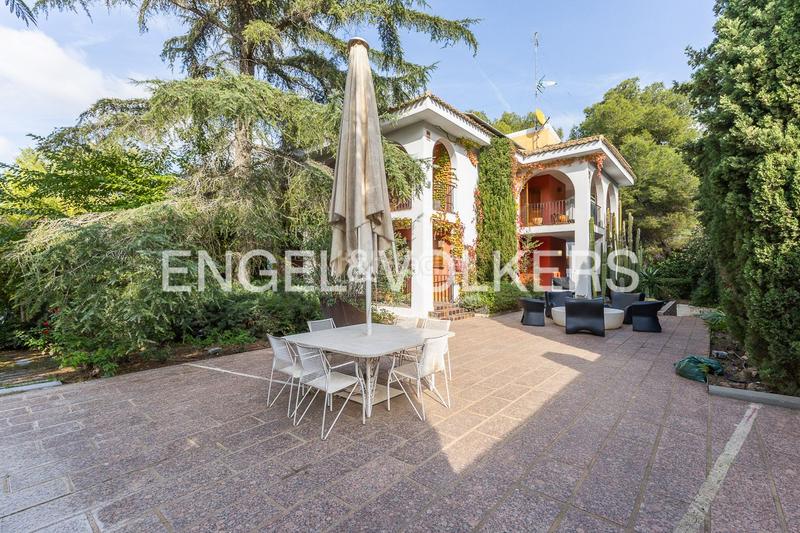 Foto 3f88f41d-4da5-41bb-87d7-4f9dfec726ea. Casa amb calefacció aparcament piscina a El Bosque Chiva