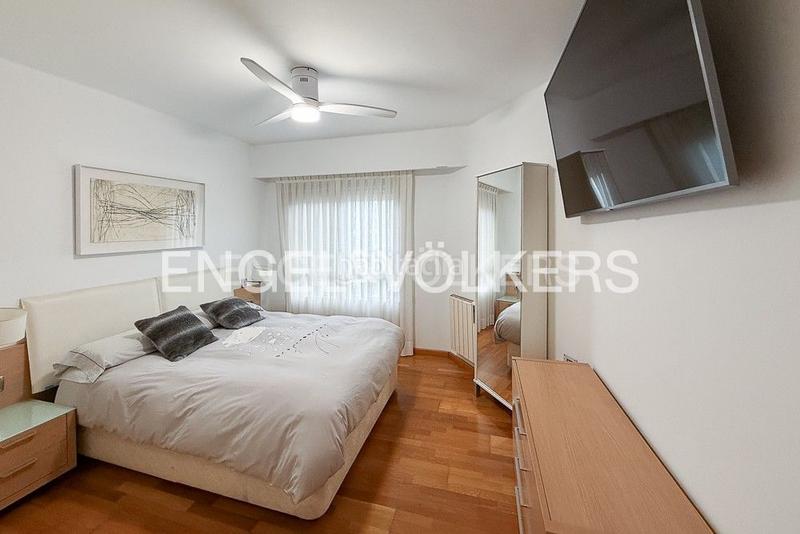 Foto be909c19-153f-4939-af2e-3b5bbb43dce8. Rent apartment with heating parking in La Creu Coberta Valencia