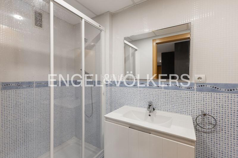 Foto 0e3d3e0c-d3a3-4055-83e7-b95419331349. Alquiler apartamento luminoso piso en quatre carreres en Valencia