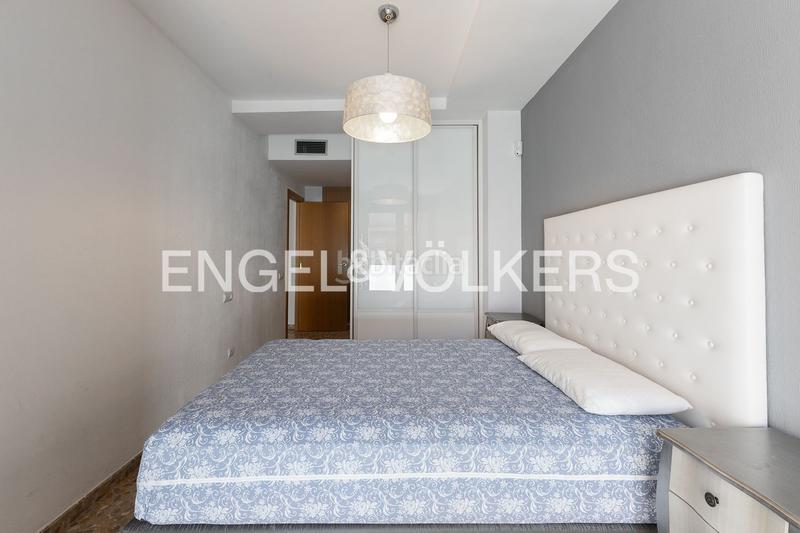Foto 5111b272-c292-489b-85f0-af791e493bc9. Alquiler apartamento luminoso piso en quatre carreres en Valencia