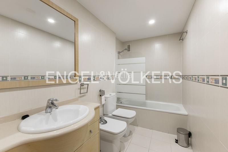 Foto b647f91c-9659-49ae-ad4c-2f43a7aa777a. Alquiler apartamento luminoso piso en quatre carreres en Valencia
