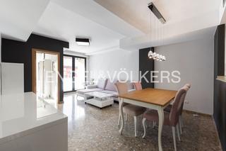 Rent Apartment in En Corts - Doctor Waksman. Luminoso piso en quatre carreres