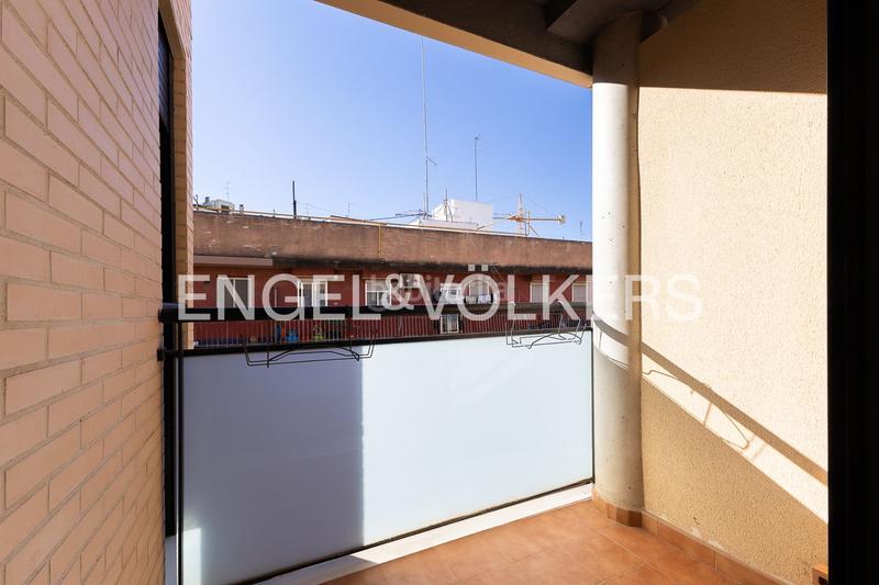 Foto 56cbddde-8660-464d-8342-470611ac0cc8. Rent apartment with heating in En Corts - Doctor Waksman Valencia