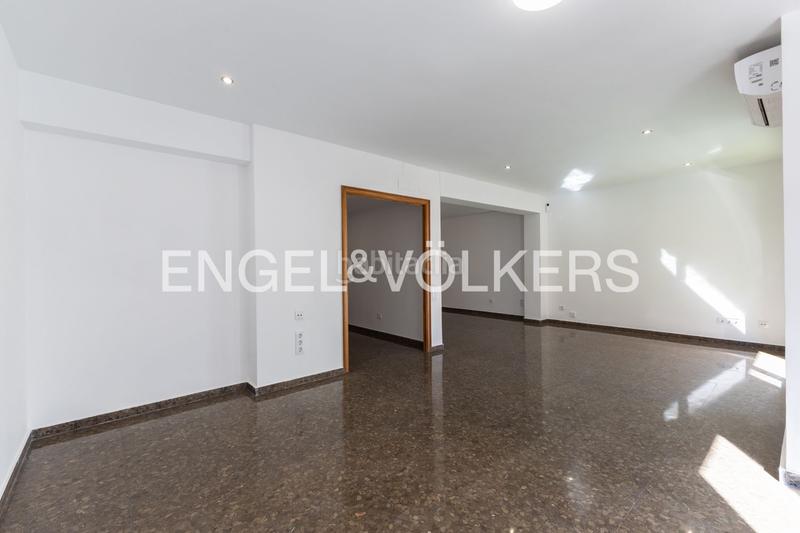 Foto 4655c3df-82e7-45ad-b216-32964ad6d607. Alquiler apartamento exclusiva vivienda con parking en extramurs en Valencia