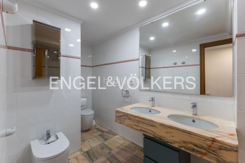 Foto 5ea9ba37-8c13-4195-b2af-aca1bc3db3cb. Alquiler apartamento exclusiva vivienda con parking en extramurs en Valencia