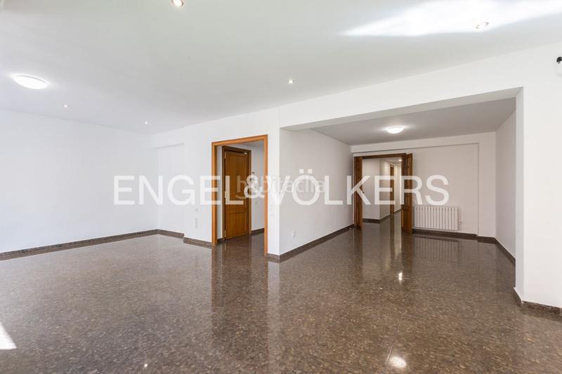 Foto c66215a9-b771-4cbd-8a53-83ad4e444f83. Alquiler apartamento exclusiva vivienda con parking en extramurs en Valencia