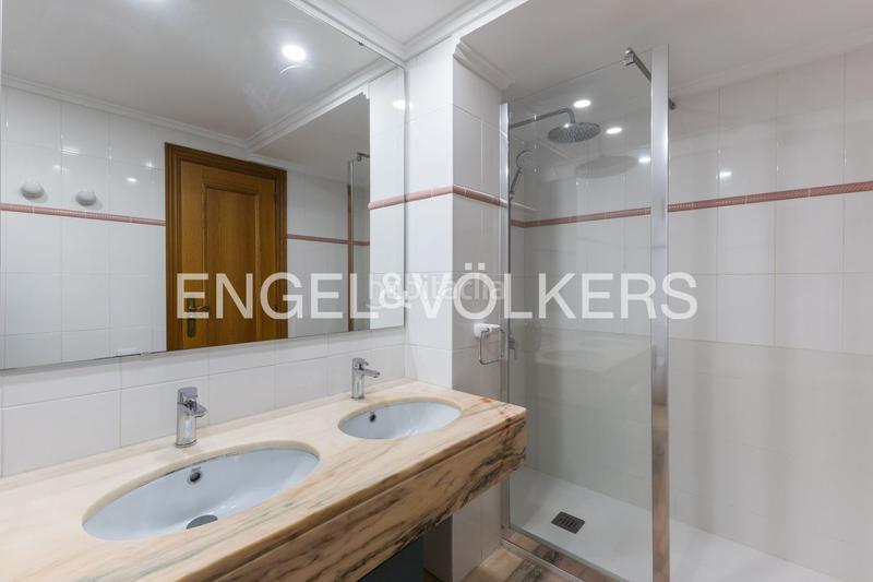 Foto cc428074-fcde-4fe8-abfc-0d2aff36ccb0. Alquiler apartamento exclusiva vivienda con parking en extramurs en Valencia