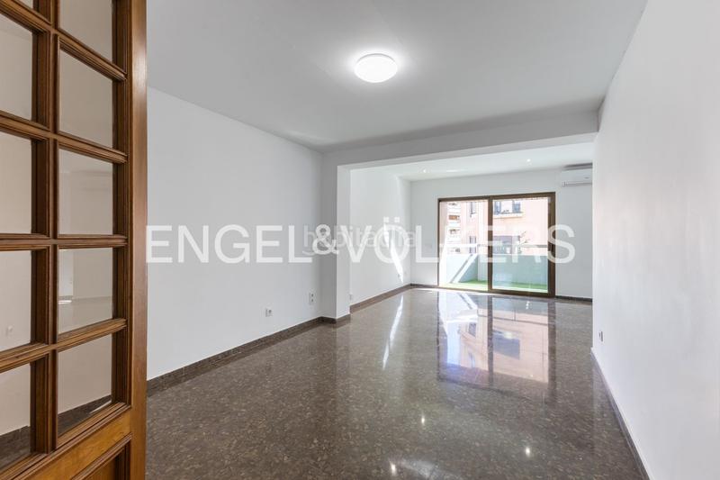 Foto e138964b-b8a2-4bb4-bca3-fb443c70372d. Alquiler apartamento exclusiva vivienda con parking en extramurs en Valencia