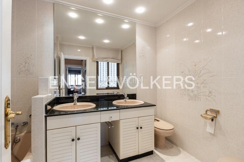 Foto 1553fbfb-4351-4bc0-b1ed-7df1eeb62eb0. Casa amb calefacció aparcament piscina a El Vedat - Santa Apolonia Torrent