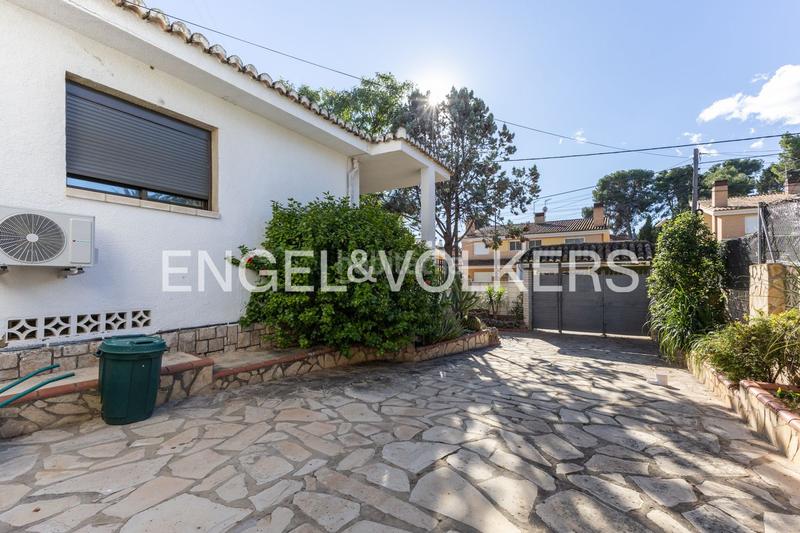 Foto 5388c5e8-6bff-48bf-81c9-8772a8b1dbe1. Casa amb calefacció aparcament piscina a El Vedat - Santa Apolonia Torrent