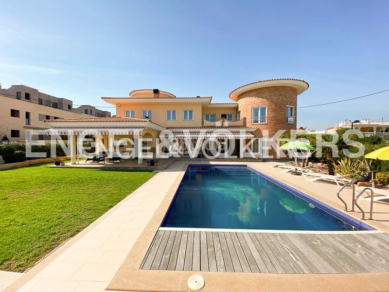 Foto 80ba0cff-2e9f-43cc-bc9e-2f980751cf38. Casa exclusiva villa junto al mar en vinaros en Costa Norte Vinaròs