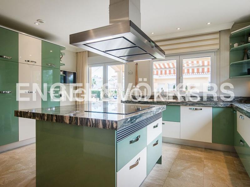 Foto 97f76934-869c-480e-aeda-ed15bbe5ff6d. Casa exclusiva villa junto al mar en vinaros en Costa Norte Vinaròs