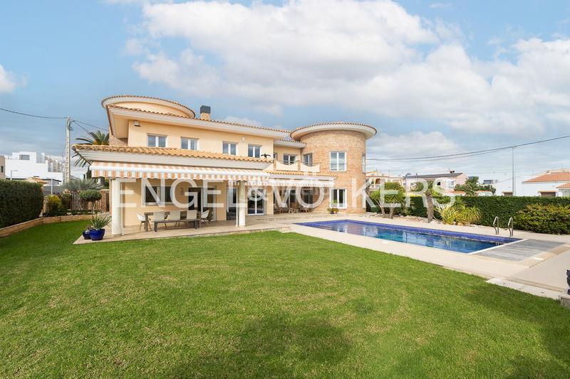 Foto eb9b7270-17fb-4db8-94cb-761be3065a09. Casa exclusiva villa junto al mar en vinaros en Costa Norte Vinaròs