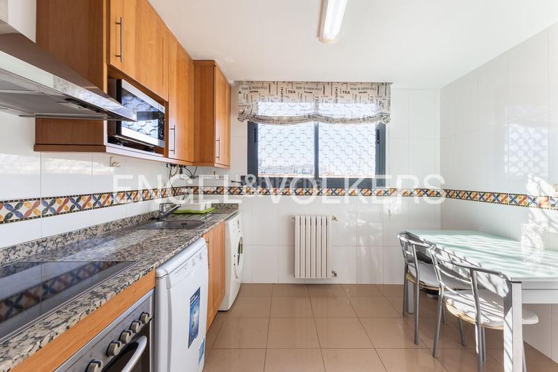 Foto 3c55a31a-0123-40e5-bd3c-de1288be095b. Alquiler ático  con gran terraza y vistas a la avenida de francia en Valencia