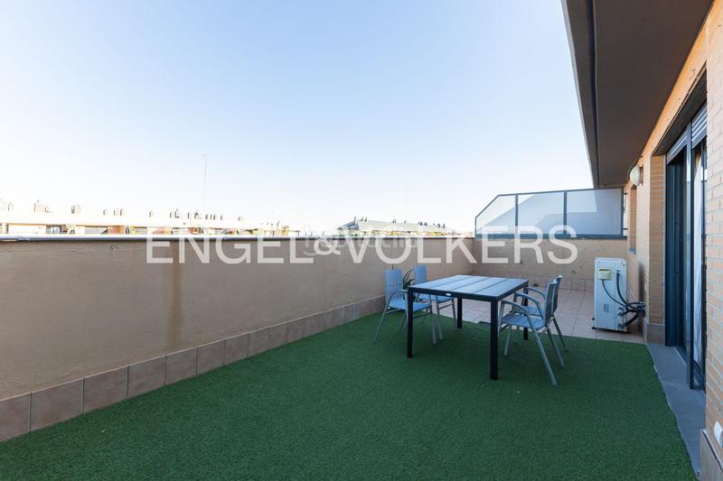 Foto 5b4db6bd-d4cd-43be-ae42-51dd8177a11e. Alquiler ático  con gran terraza y vistas a la avenida de francia en Valencia