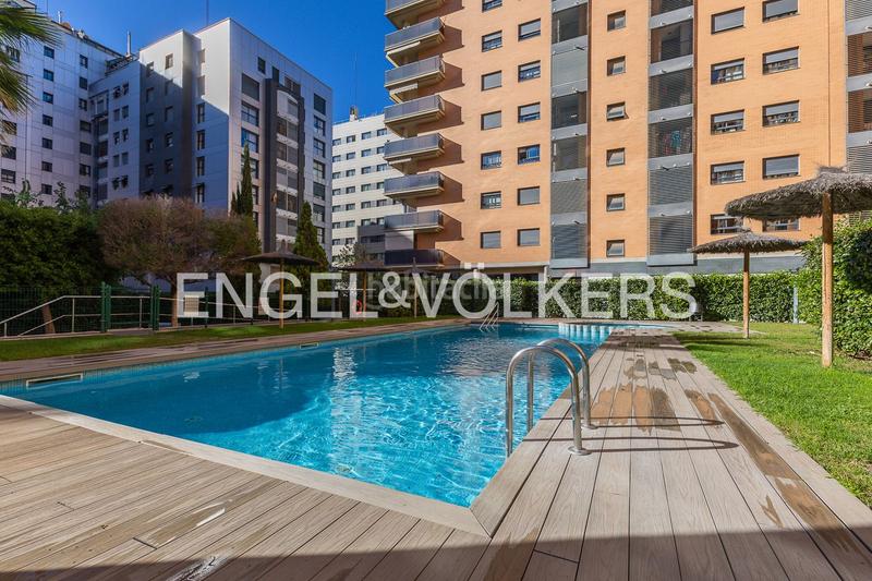 Foto 8436d3f2-3a19-46d1-93ec-5c9c89b2c508. Alquiler ático  con gran terraza y vistas a la avenida de francia en Valencia