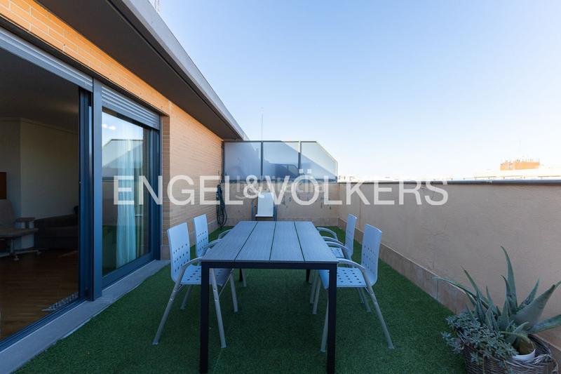 Foto d5317efb-8813-4adf-913f-9a596e7d2846. Alquiler ático  con gran terraza y vistas a la avenida de francia en Valencia