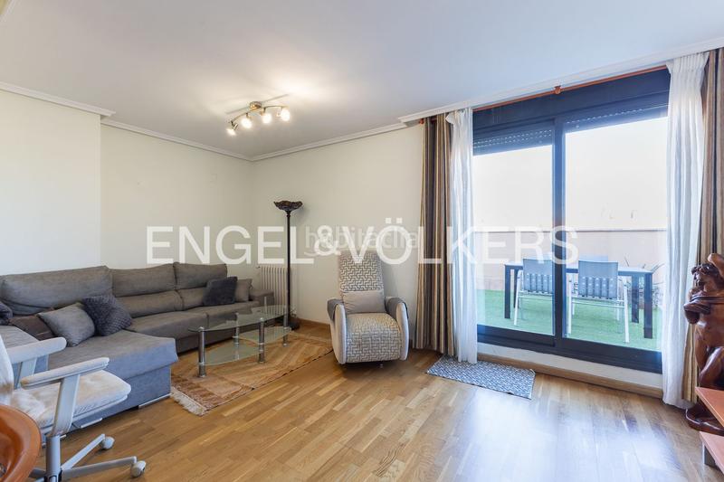 Foto a3074ed8-6e68-4b61-aa74-a77306c5fb60. Rent penthouse with heating parking pool in Penya-Roja - Avda. Francia Valencia