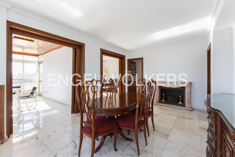 Foto 925bf972-abb0-4304-96a1-46a79dc8d7ca. Alquiler apartamento amplio y luminoso piso situado frente al parque del turia en Valencia