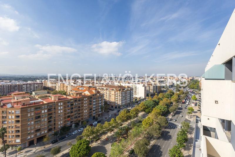 Foto 33e8194e-b849-4f50-98c1-7eb123a67952. Alquiler dúplex obra nueva a estrenar en residencial con piscina en patraix en Valencia