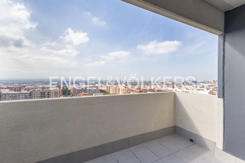 Foto 992ea8e4-d112-4d57-8aa8-c0f19d624764. Alquiler dúplex obra nueva a estrenar en residencial con piscina en patraix en Valencia
