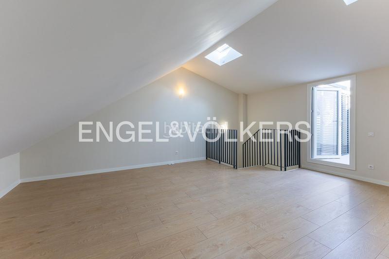 Foto bf14cab1-ff81-46a0-bf7f-0cb3d355fb19. Alquiler dúplex obra nueva a estrenar en residencial con piscina en patraix en Valencia