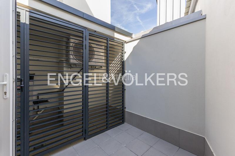 Foto c4daa619-ce2b-4e0a-b66a-b2034d7d953c. Alquiler dúplex obra nueva a estrenar en residencial con piscina en patraix en Valencia