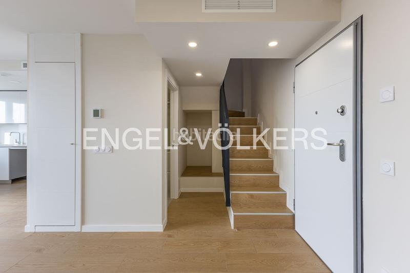 Foto c80c68e7-fe76-457c-a18f-e0d35e35165a. Alquiler dúplex obra nueva a estrenar en residencial con piscina en patraix en Valencia