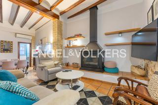 House in Font d´en Carròs (la). Casa de pueblo restaurada con encanto y mucho estilo.