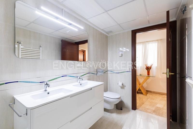 Foto 1589cc21-9e45-4e10-96cd-fc175420f98f. Alquiler apartamento amplio duplex junto al mercado central en Valencia