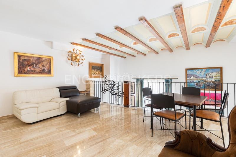 Foto 41411c5c-1552-484c-ac31-e97e593ec7ef. Alquiler apartamento amplio duplex junto al mercado central en Valencia