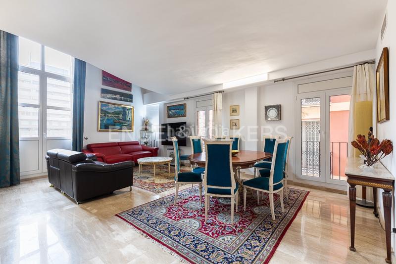 Foto 58b02eae-1a30-473f-8ee8-332b9cf0ebaa. Alquiler apartamento amplio duplex junto al mercado central en Valencia