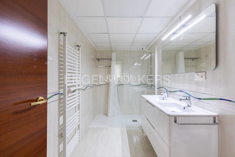 Foto 71eaf193-93f3-408a-bc5e-94f27c77c89c. Alquiler apartamento amplio duplex junto al mercado central en Valencia