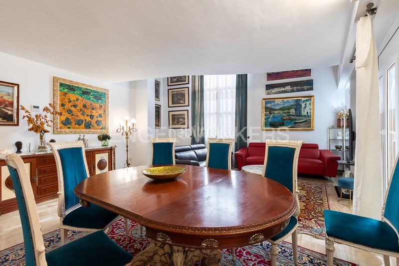 Foto a0d797c7-133c-442c-9620-8d31e1f02de9. Alquiler apartamento amplio duplex junto al mercado central en Valencia