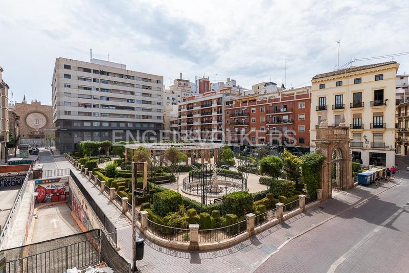 Foto a1212047-90cf-40ab-a63c-b28a576421b9. Alquiler apartamento amplio duplex junto al mercado central en Valencia