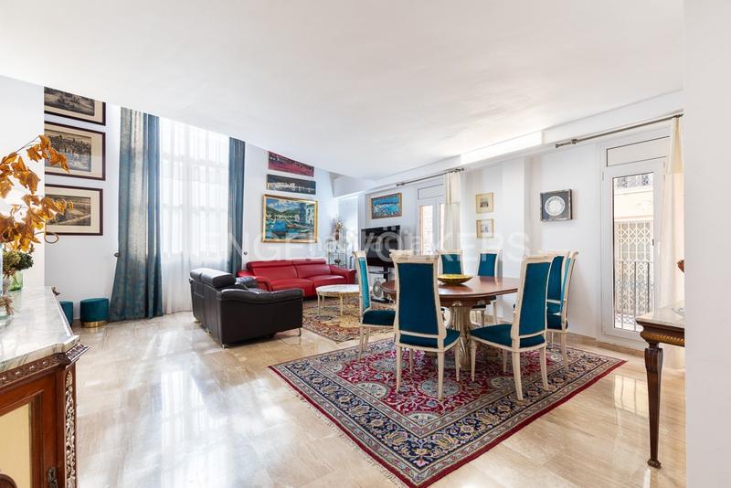 Foto c549cc05-b09f-4342-b230-82d89fe6dc29. Alquiler apartamento amplio duplex junto al mercado central en Valencia