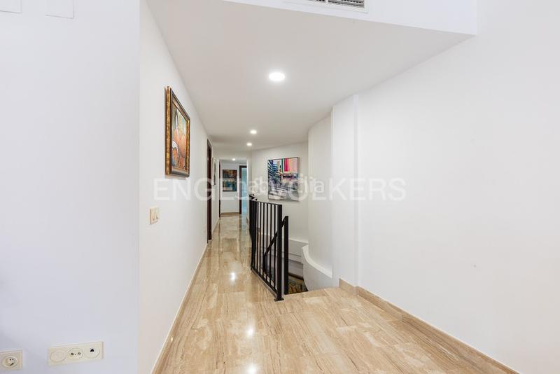 Foto e69815c6-b6fc-4563-9723-c0767ffb71d4. Alquiler apartamento amplio duplex junto al mercado central en Valencia
