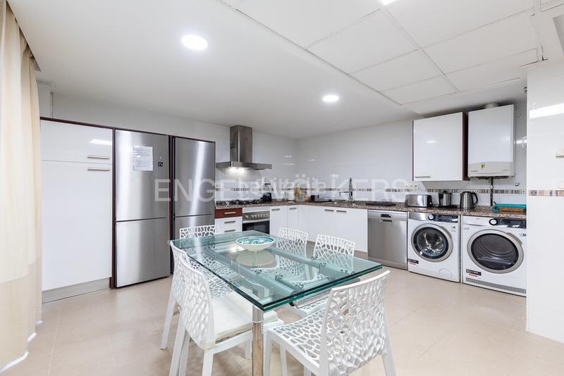 Foto 0f35be4b-89d3-402c-b50f-d1c11be53c89. Rent apartment with heating parking in El Pilar Valencia