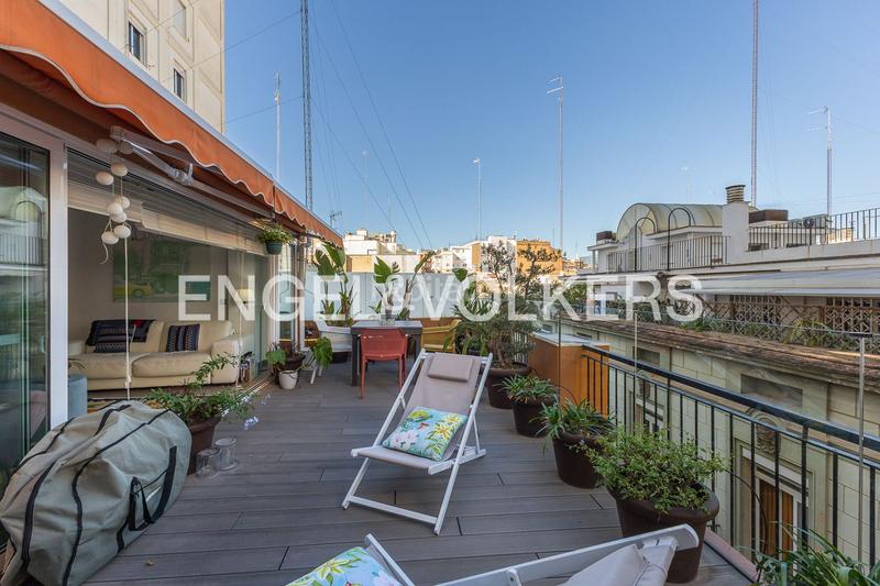 Foto 1fd01841-ebb1-48c5-ad5d-8ff5b98a3949. Lloguer àtic amb calefacció aparcament a El Mercat Valencia