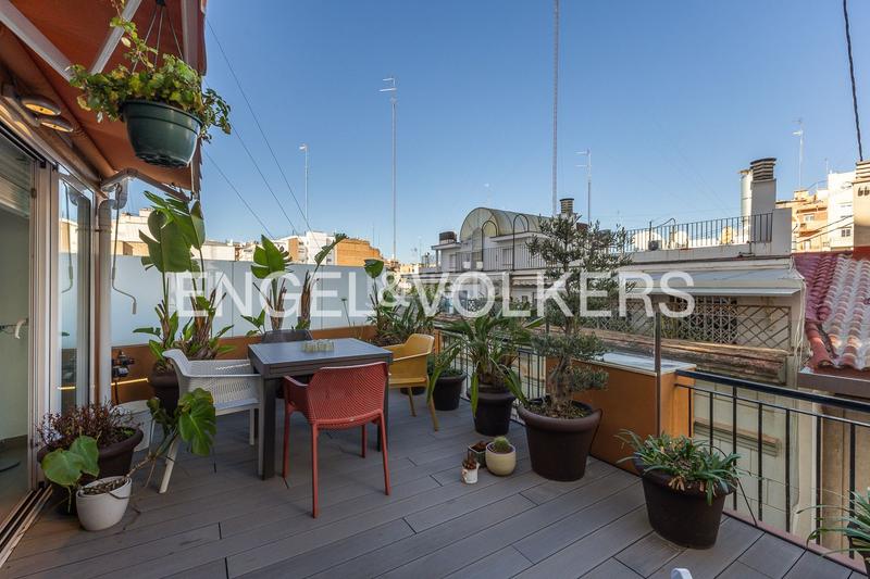 Foto 201aaef9-93e1-40e3-94d3-5b85fb4b3df4. Lloguer àtic amb calefacció aparcament a El Mercat Valencia