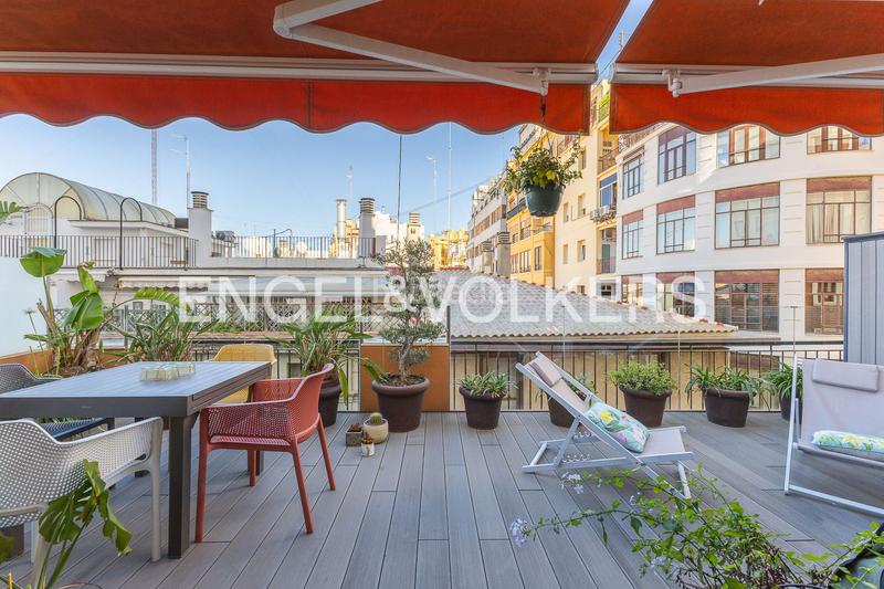 Foto 62838f95-47ef-4a1b-9c1f-d8085e6781b4. Location attique avec chauffage parking dans El Mercat Valencia